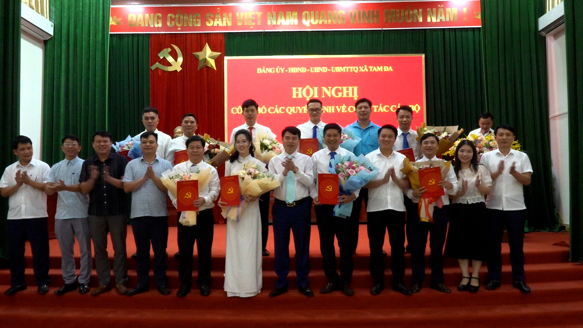 Xã Tam Đa tổ chức Hội nghị công bố các Quyết định, Nghị quyết về công tác cán bộ.jpg
